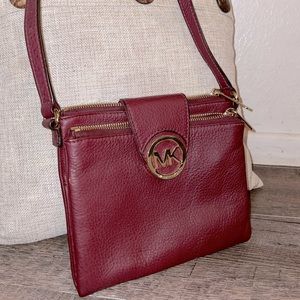 CLASSY BURGUNDY MICHAEL KORS CROSSBODY